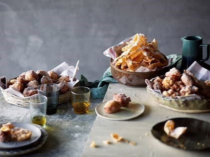 Deep-fried Carnevale pastries (Chiacchiere)