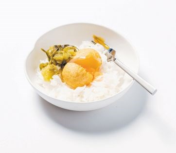Deep-fried eggs w green sambal