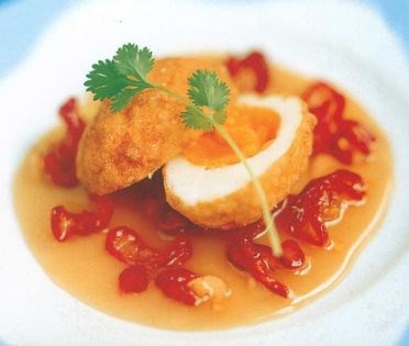 Deep-fried eggs with chilli sauce
