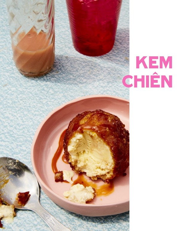 Deep-fried ice cream with salted caramel (Kem chien)