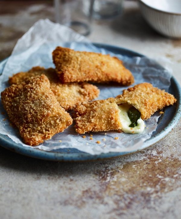Deep-fried mozzarella sandwich (Mozzarella in carrozza)