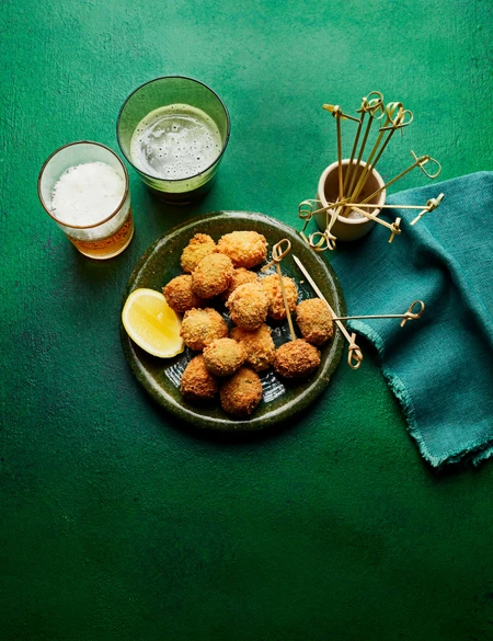 Deep-fried olives stuffed with ricotta and Guindilla chilli