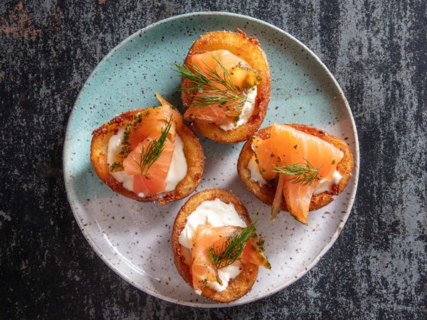 Deep-fried potato skins with crème fraîche and smoked salmon