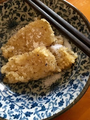  Deep-fried rice batons (Zīfàn’gāo / 粢飯糕)