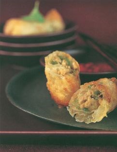 Deep-fried rice paper prawn rolls