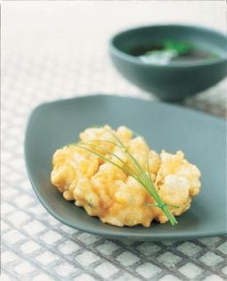 Deep-fried small prawns and corn (Kakiagé)