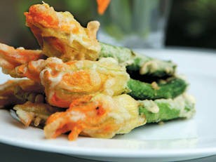 Deep-fried zucchini flowers filled with four cheeses (Fiori de zucchini ai quattro formaggi)