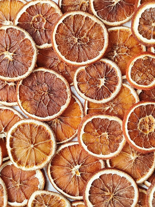 Dehydrated oranges
