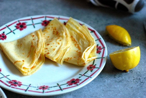 Delia Smith's pancakes with lemon and sugar