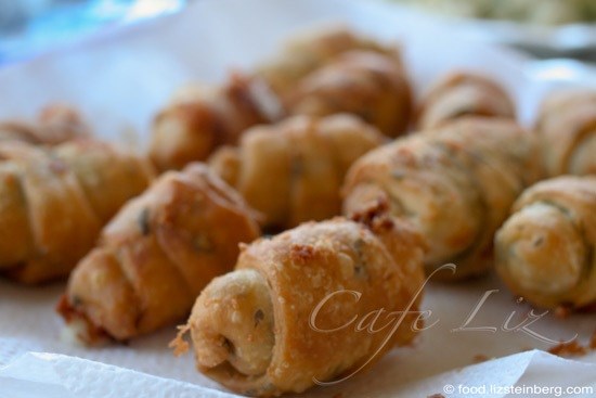 Delicate sambusak with zaatar and cheese
