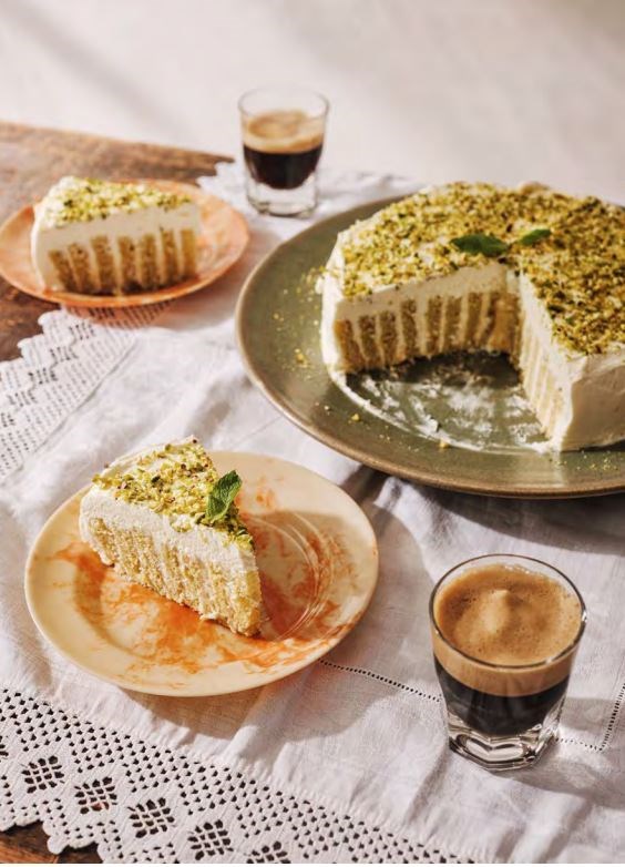 Delicious lemon cream cake (Delizia al limone)