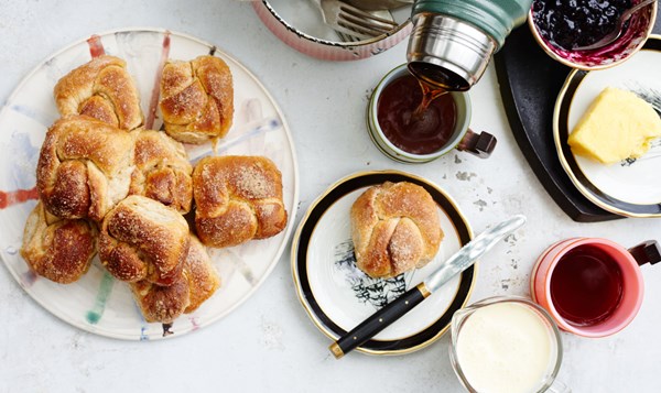 Demerara sugar buns