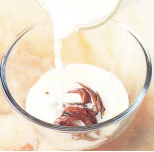 Desalting anchovies