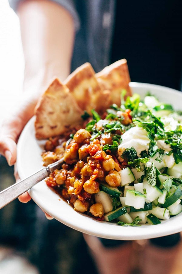 Detox Moroccan-spiced chickpea glow bowl