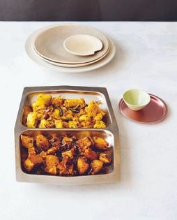 Devilled potatoes (Ala thel dala)