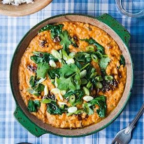 Dhal with spinach and tomatoes