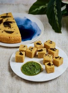 Dhokla with green chutney
