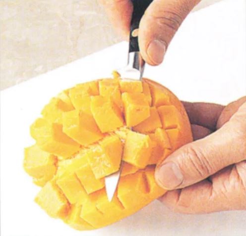 Dicing a mango