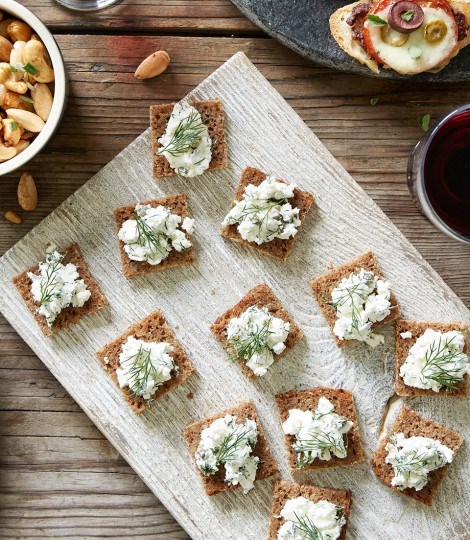Dill, caper and goats' cheese canapé