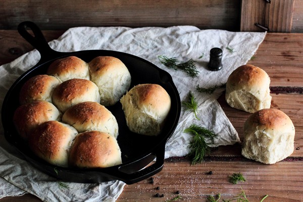 Dill dinner rolls
