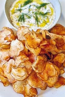 Dill dip with potato chips