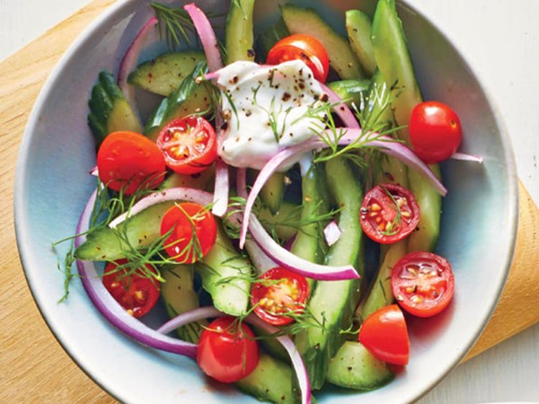 Dilly cucumber salad with yogurt