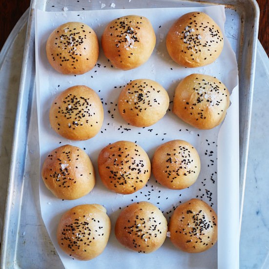 dinner rolls with nigella seeds