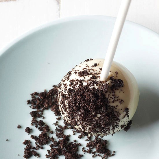 Dirt doughnut pops
