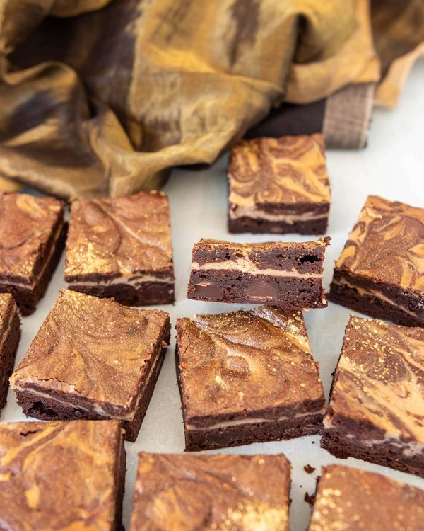Dirty chai cheesecake brownies