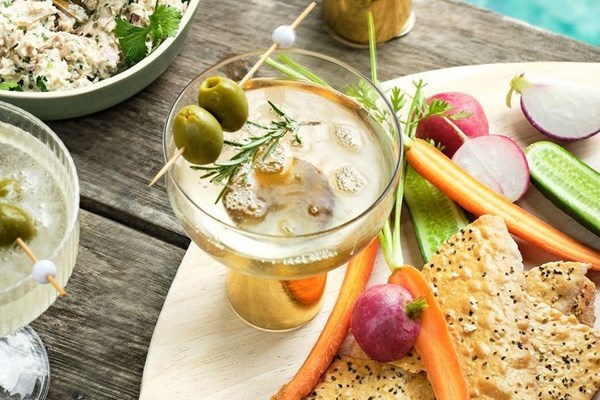 Dirty martini spritz 