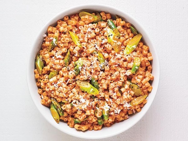 Ditalini with asparagus and tomato 