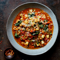 Ditaloni soup with lentils and kale