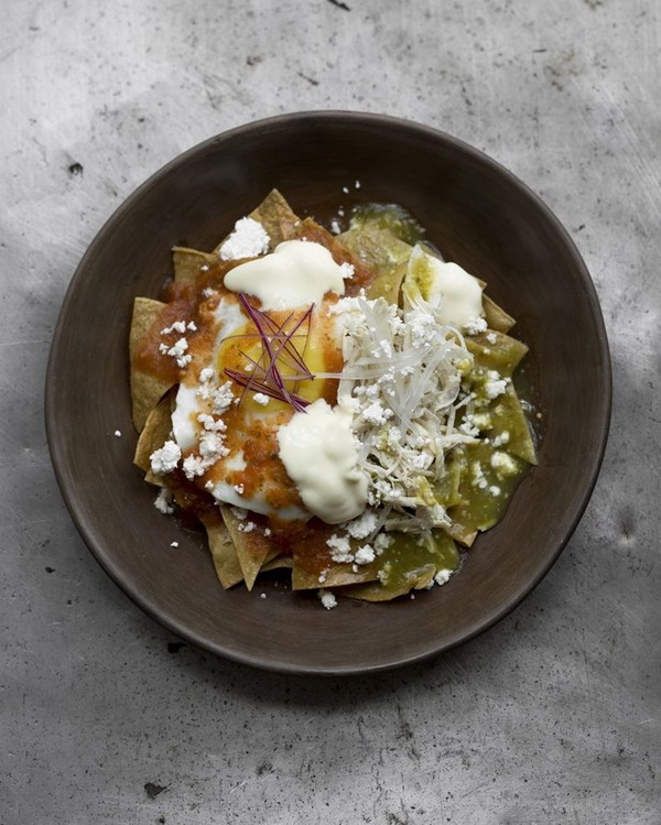 Divorced chilaquiles (Chilaquiles divorciados)