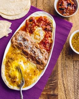 Divorced eggs (Huevos divorciados)
