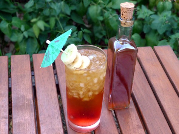 DIY banana liqueur