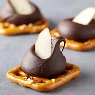 DIY chocolate covered pretzel