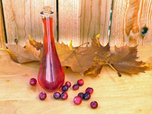 DIY cranberry liqueur
