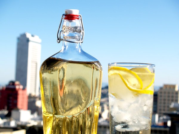 DIY elderflower cordial