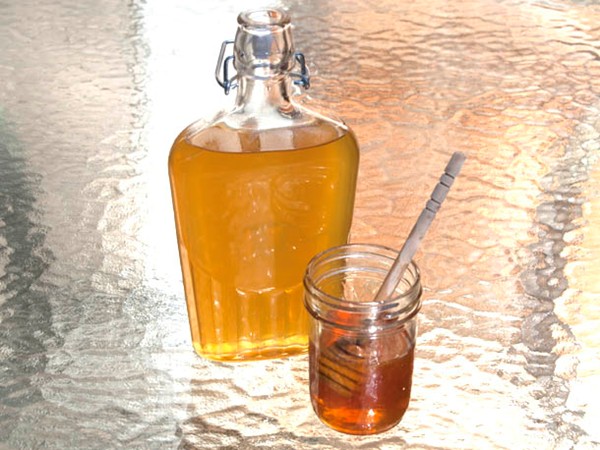 DIY honey liqueur