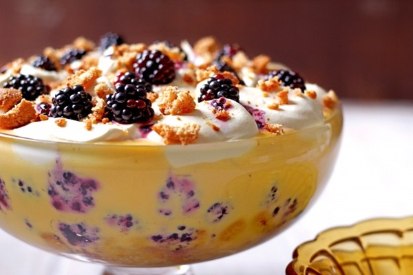 Dolly's berry trifle