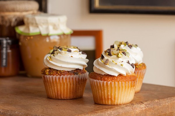 Dom DeLuise cupcake (pistachio cake with cannoli buttercream)