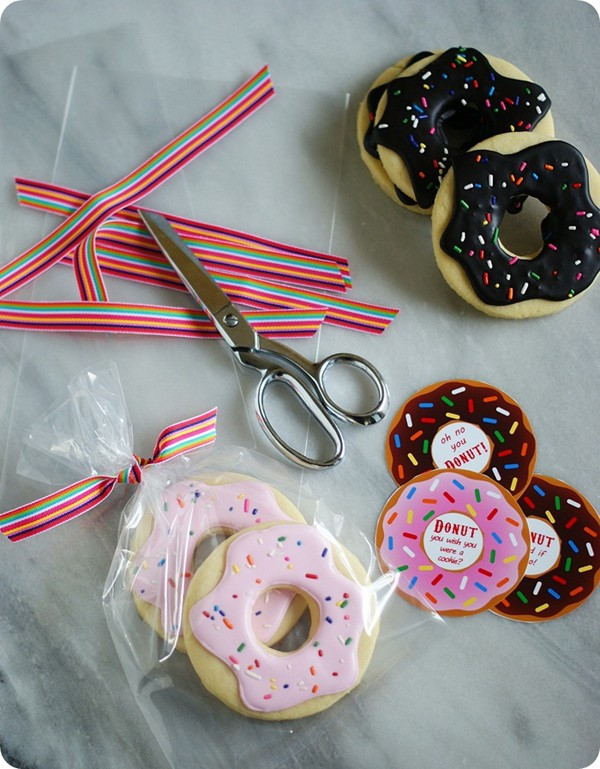 Donut cookies (with royal icing or dark chocolate glaze)