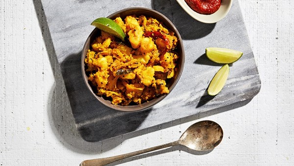 Dosa potatoes with lime and ketchup
