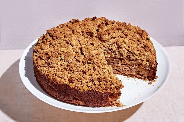 Double apple crumble cake