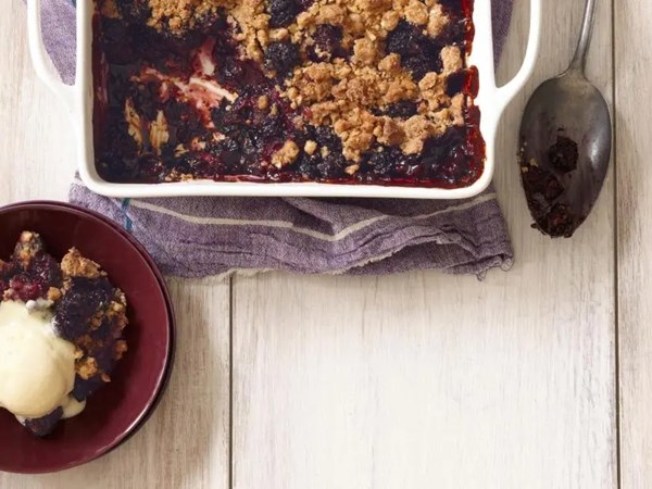 Double berry-hazelnut crumble