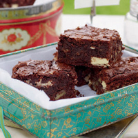 Double chocolate brownies with pecans 