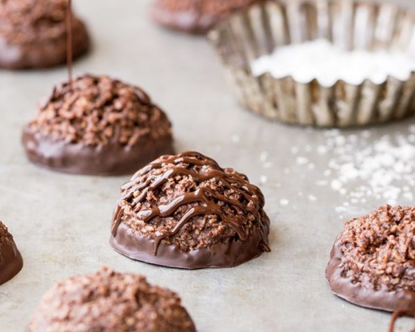 Double chocolate macaroons