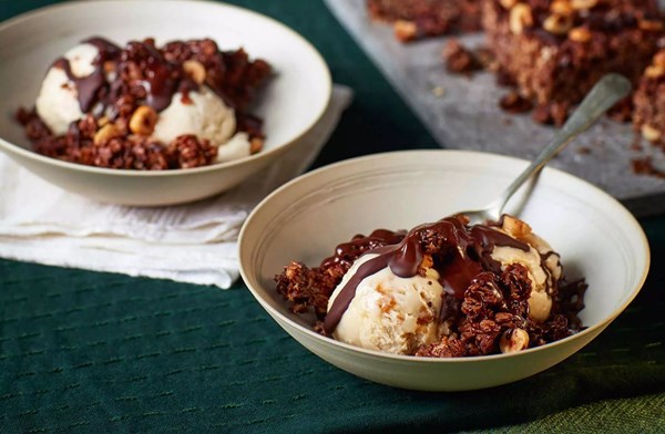 Double-chocolate oaty bite crumble