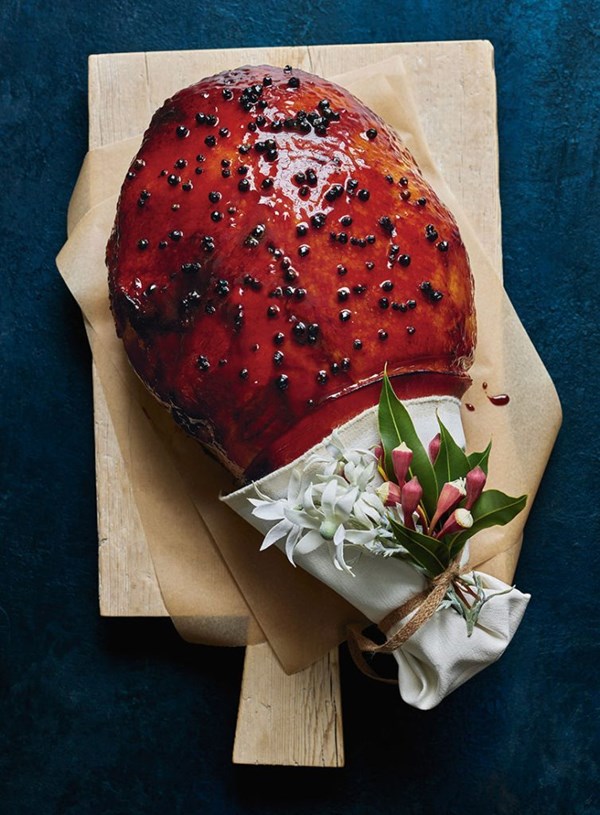 Double-glazed juniper ham