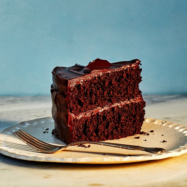 Double-layer chocolate fudge cake 